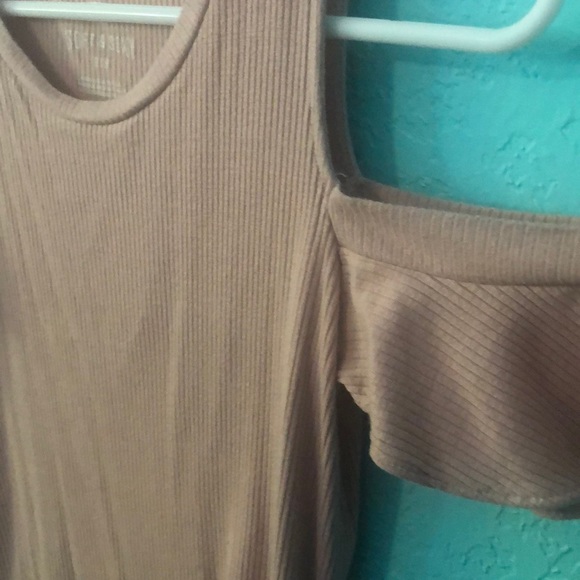American Eagle Brand: Cold Shoulder Short Sleeve - Picture 3 of 3